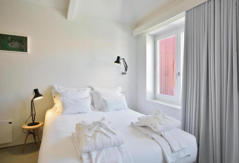 تختخواب و صبحانه House Of Artists