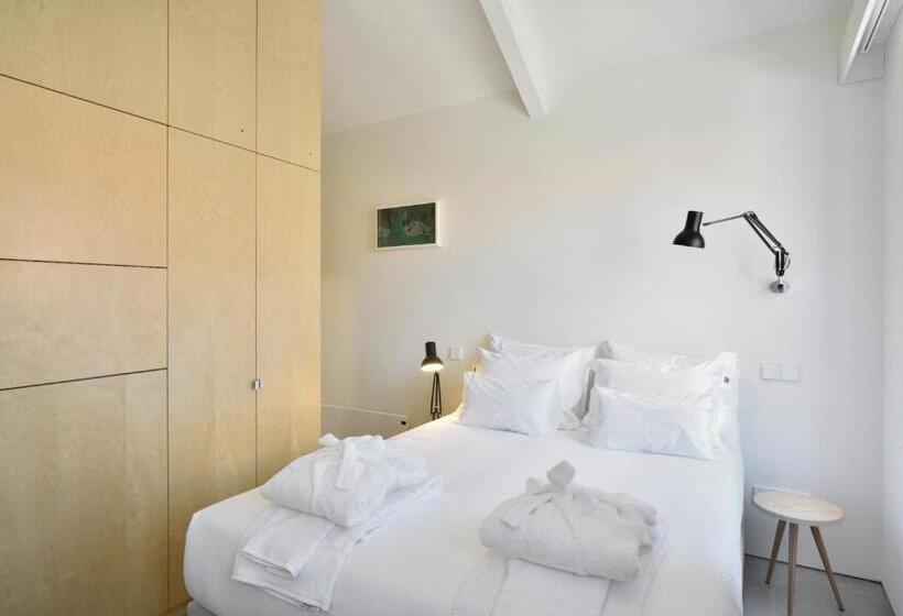 تختخواب و صبحانه House Of Artists