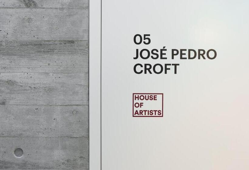 تختخواب و صبحانه House Of Artists