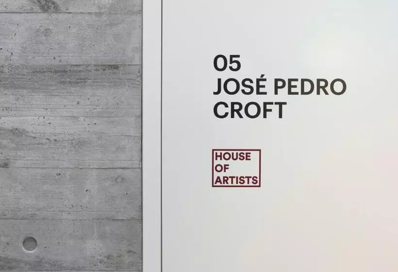 تختخواب و صبحانه House Of Artists