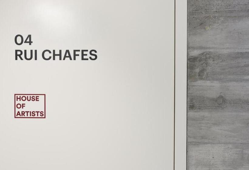 تختخواب و صبحانه House Of Artists