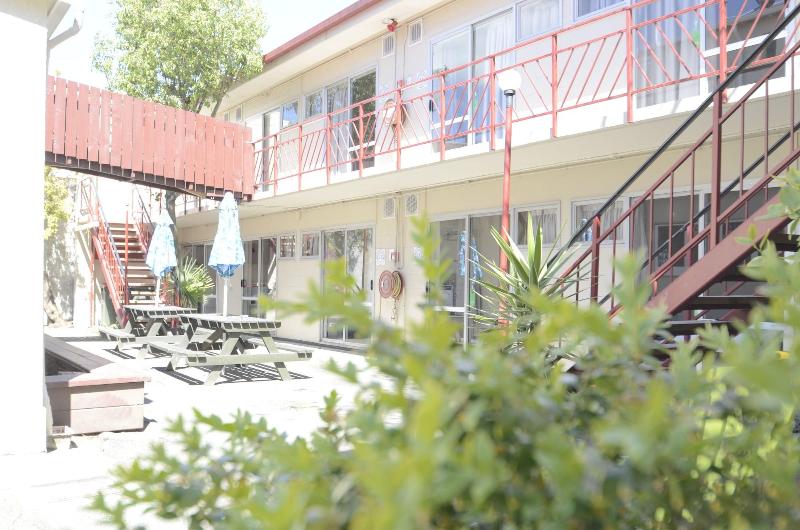 Hotel Bridge Backpackers