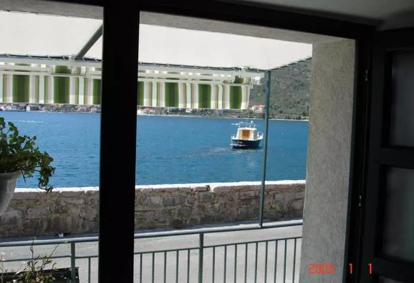 هتل Maxhit Apartments