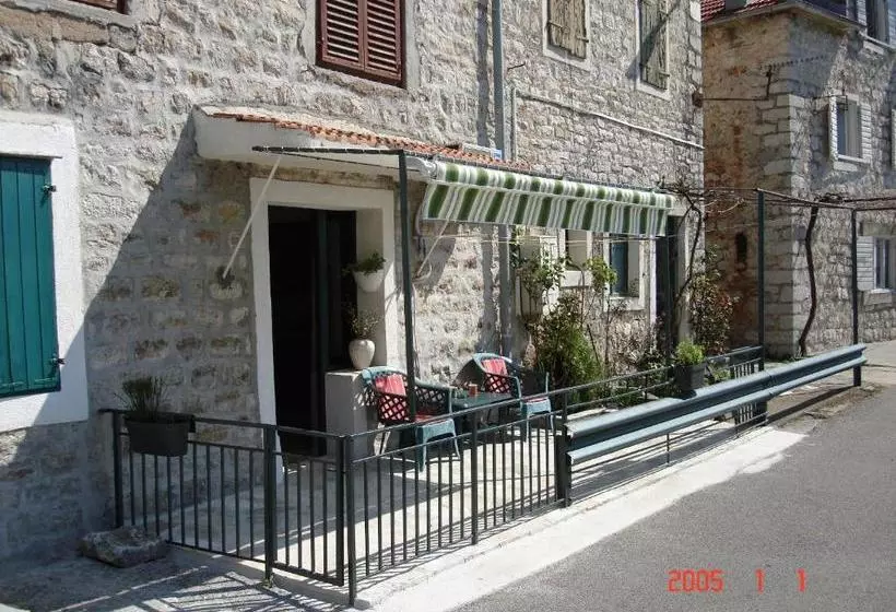 هتل Maxhit Apartments