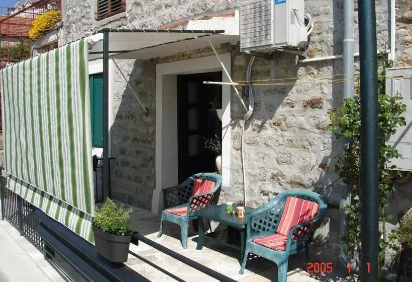 هتل Maxhit Apartments