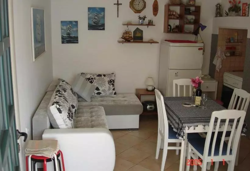 هتل Maxhit Apartments