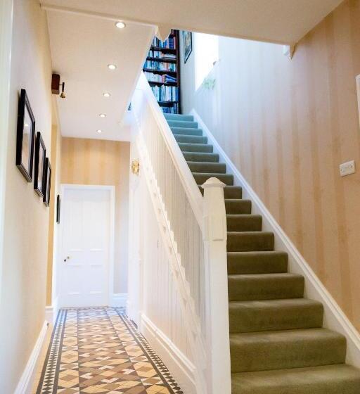 ホテル Newgate House