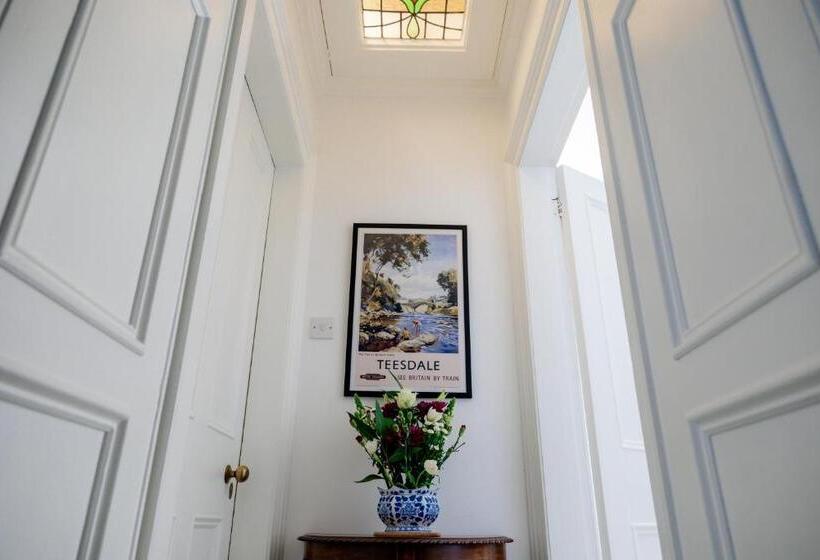 ホテル Newgate House