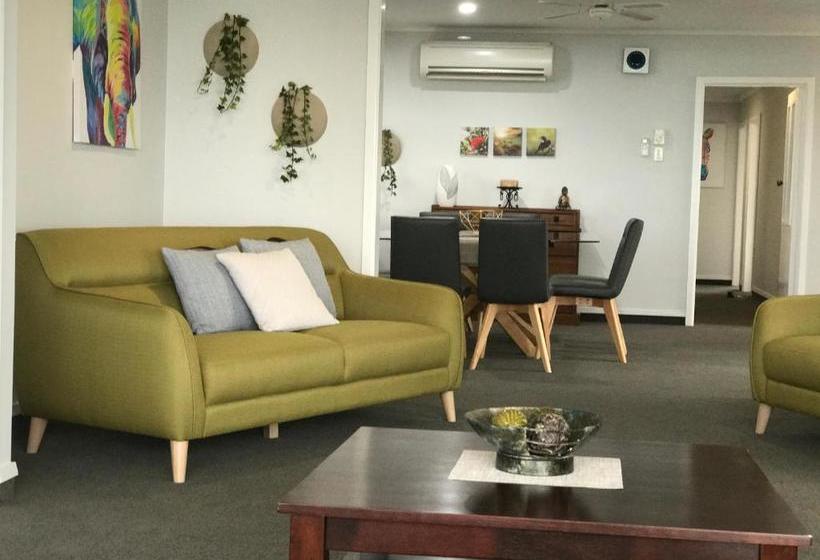 בית מלון כפרי Oamaru Holiday Homes 92 Aln Street