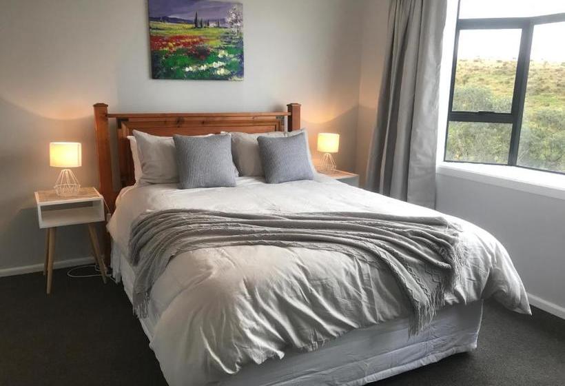 בית מלון כפרי Oamaru Holiday Homes 92 Aln Street