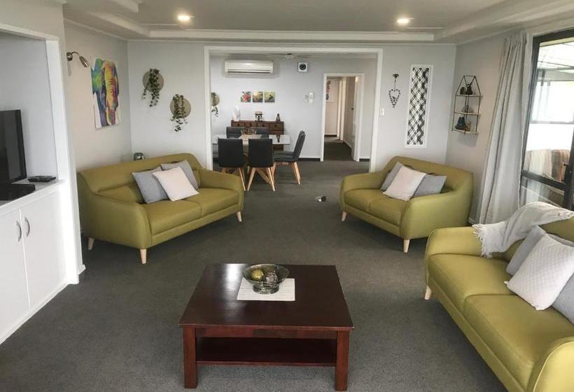 בית מלון כפרי Oamaru Holiday Homes 92 Aln Street