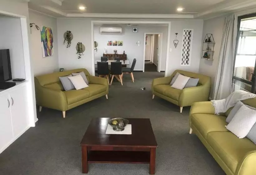 Hotelli Oamaru Holiday Homes 92 Aln Street