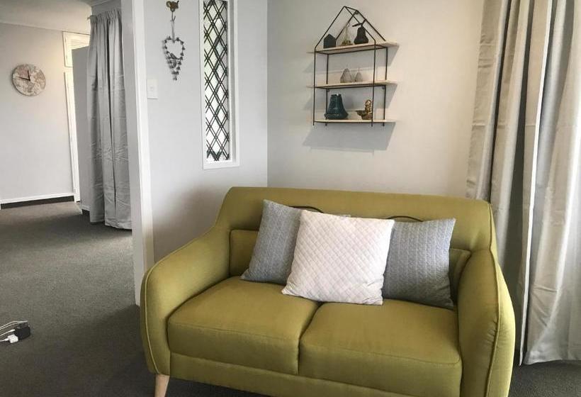 בית מלון כפרי Oamaru Holiday Homes 92 Aln Street