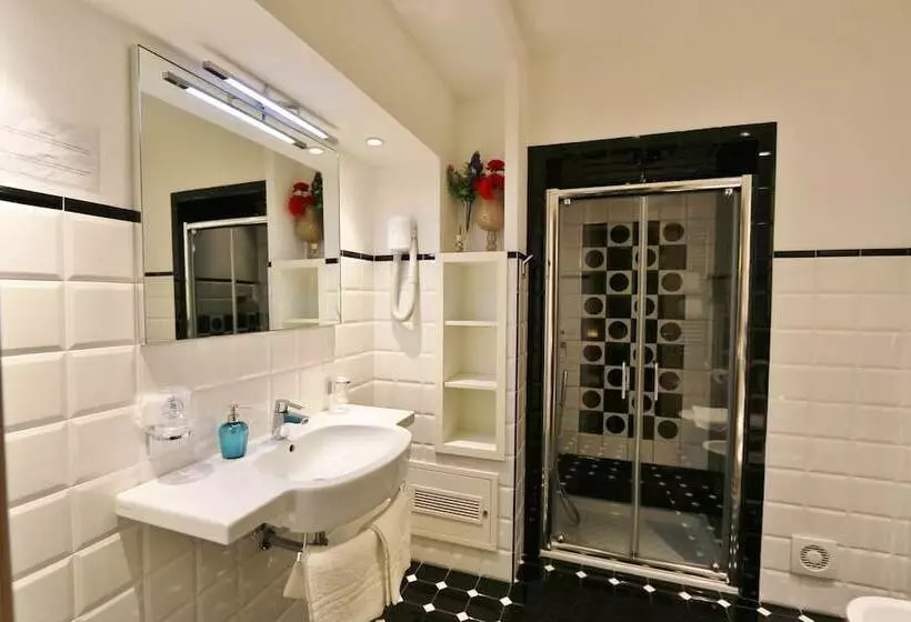 هتل Residenza Adriana