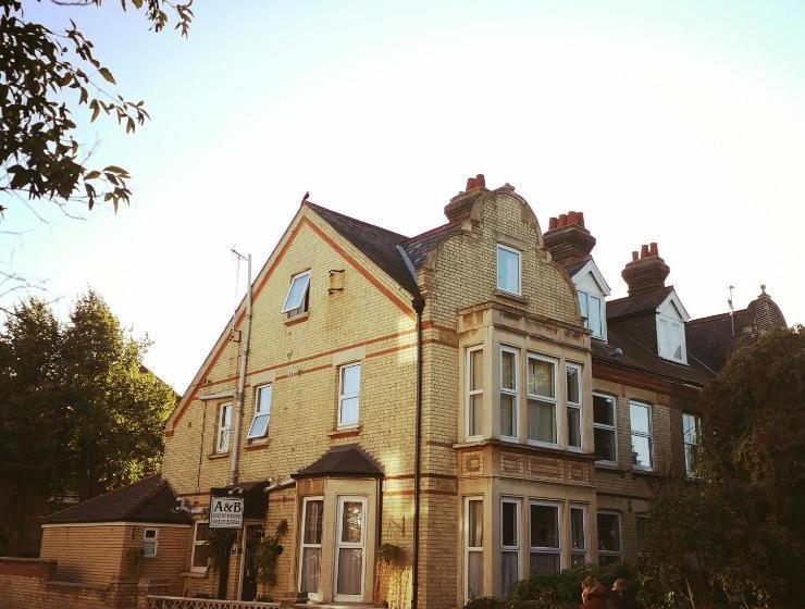 Отель A & B Guest House Cambridge Ltd