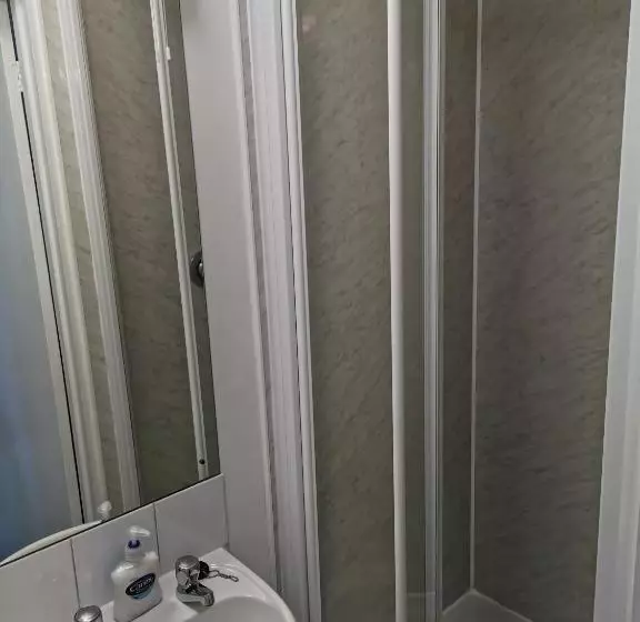 ホテル A & B Guest House Cambridge Ltd