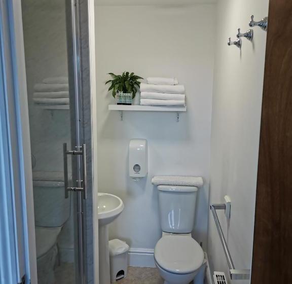 Отель A & B Guest House Cambridge Ltd