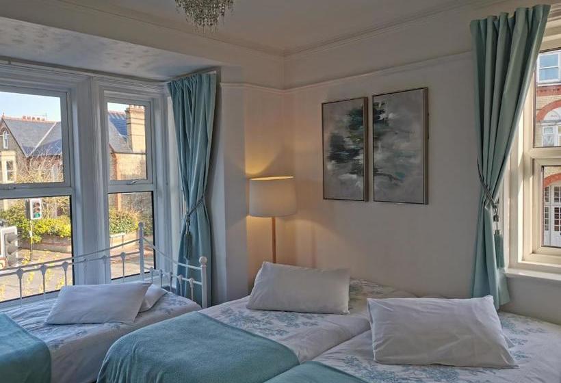 Отель A & B Guest House Cambridge Ltd
