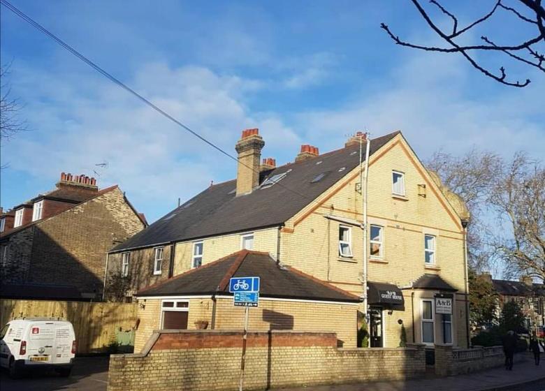 Отель A & B Guest House Cambridge Ltd