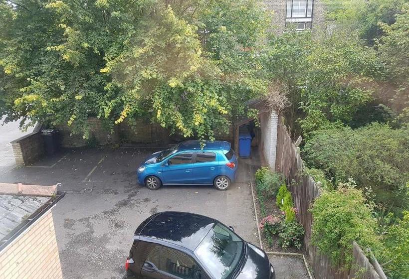 Отель A & B Guest House Cambridge Ltd