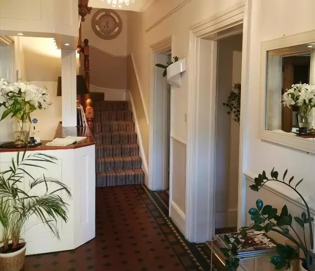 ホテル A & B Guest House Cambridge Ltd