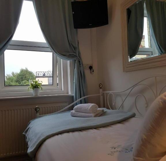 Отель A & B Guest House Cambridge Ltd