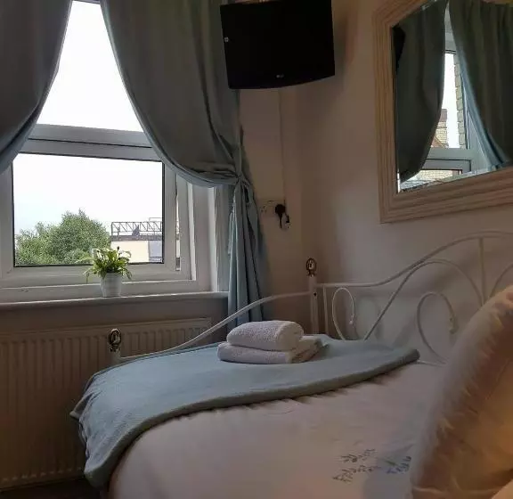 ホテル A & B Guest House Cambridge Ltd