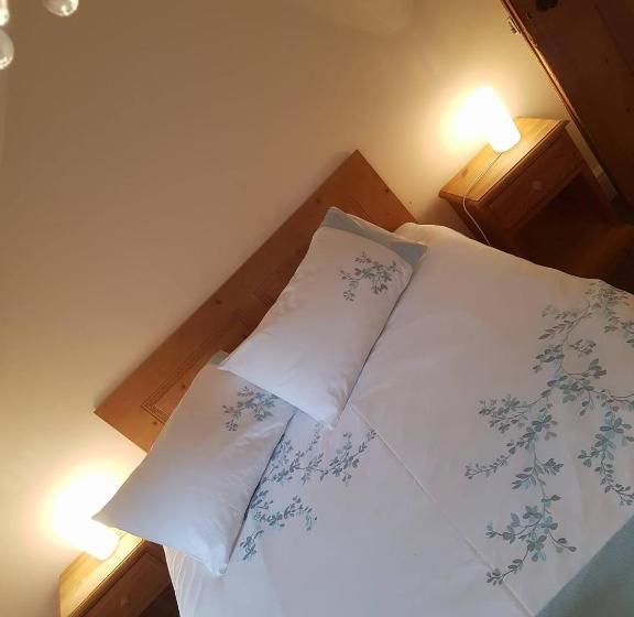 Отель A & B Guest House Cambridge Ltd