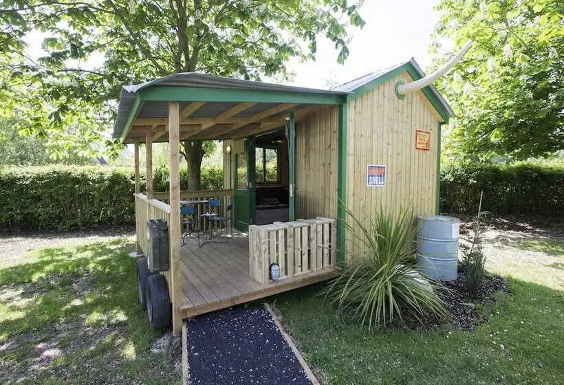 Hotelli Adventurer's Village Milton Keynes