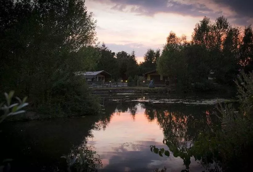 Hotelli Adventurer's Village Milton Keynes
