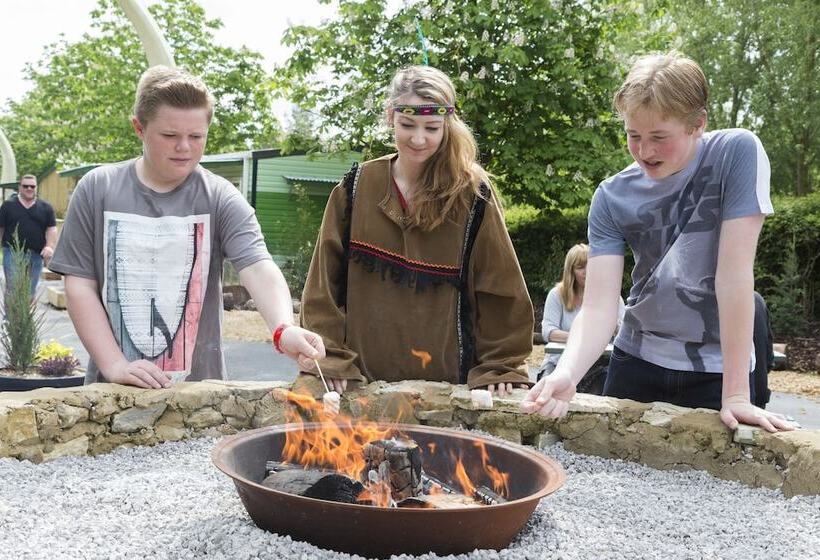 فندق Adventurer's Village Milton Keynes