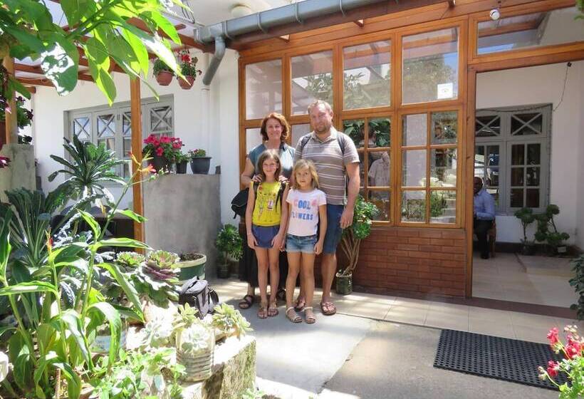 فندق Carnation Rest