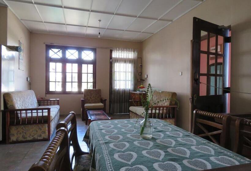 فندق Carnation Rest