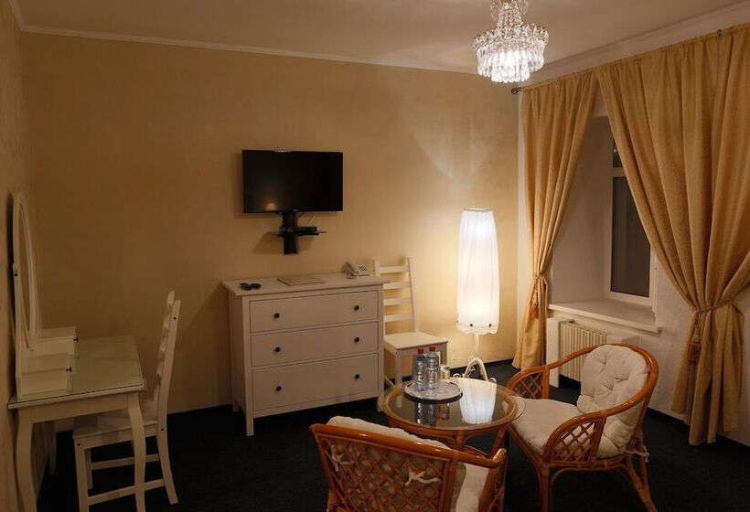 ホテル Denisovsky Dvorik