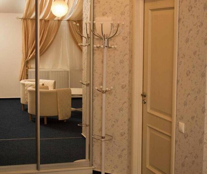 ホテル Denisovsky Dvorik