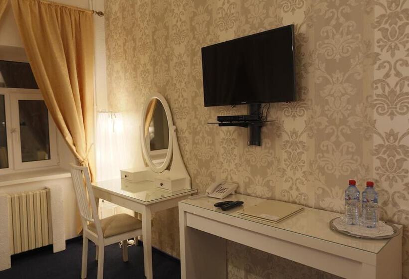 ホテル Denisovsky Dvorik