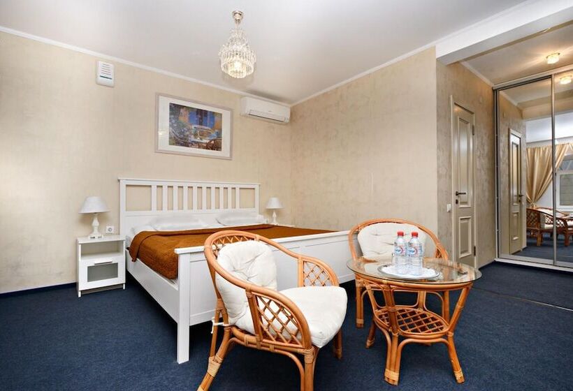 ホテル Denisovsky Dvorik