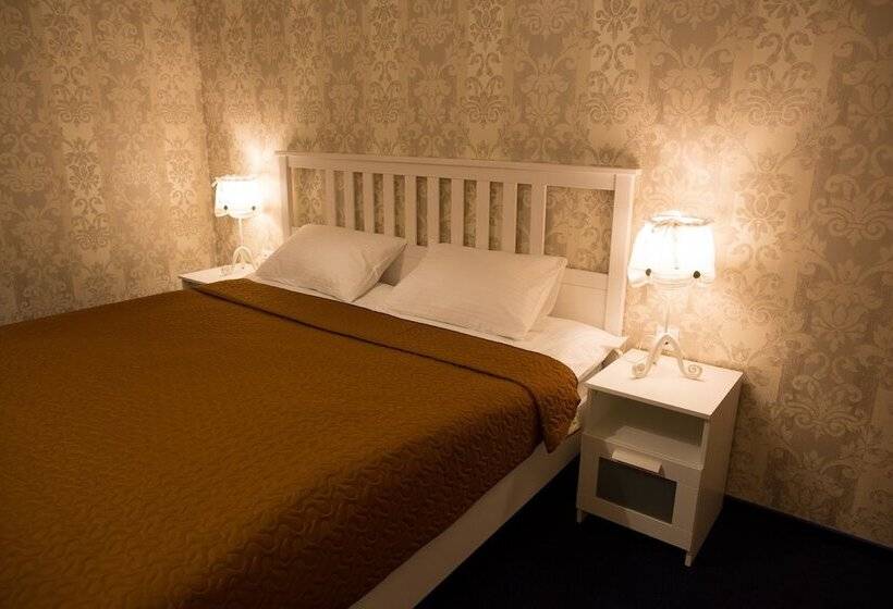 ホテル Denisovsky Dvorik