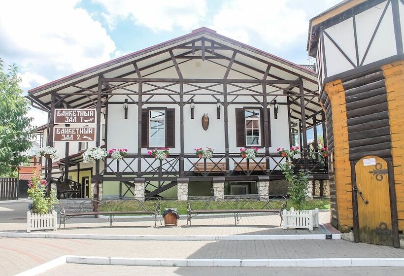 هتل Guest House Konyushenniy Dvor