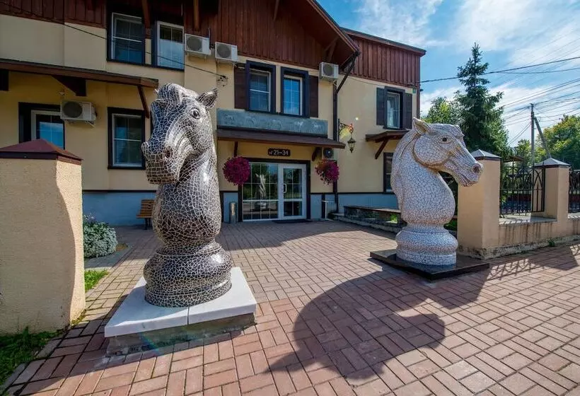 هتل Guest House Konyushenniy Dvor