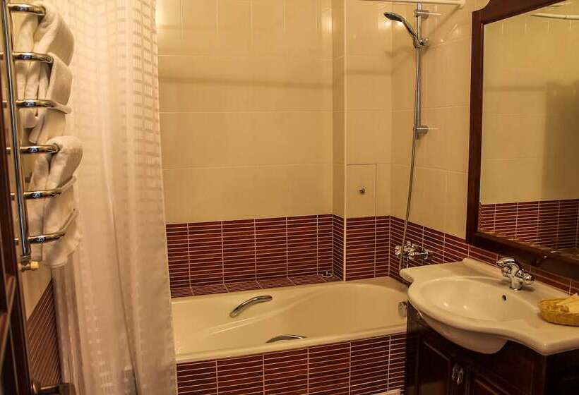 هتل Guest House Konyushenniy Dvor