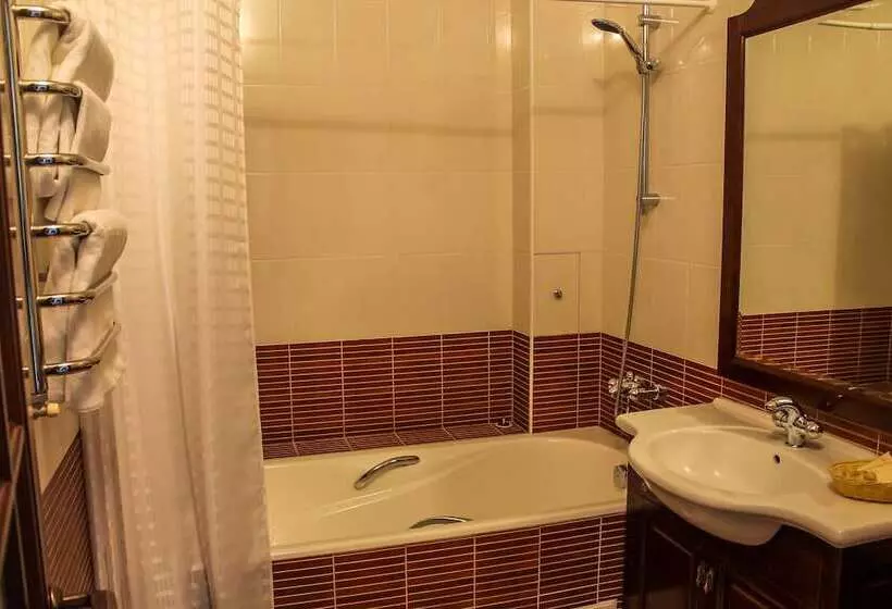 هتل Guest House Konyushenniy Dvor
