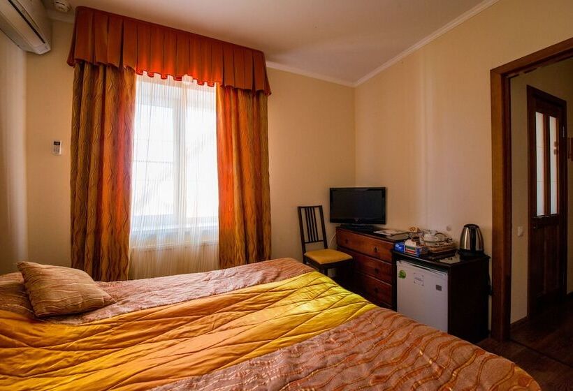 هتل Guest House Konyushenniy Dvor