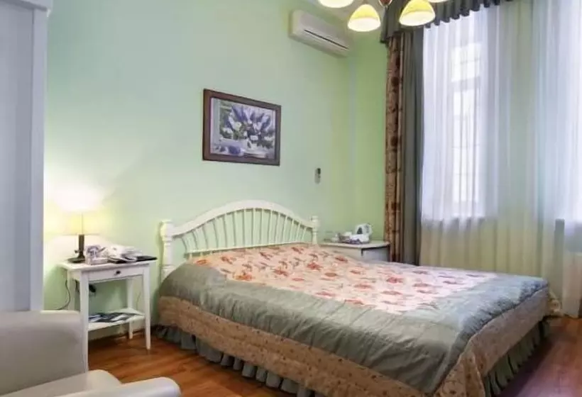 هتل Guest House Konyushenniy Dvor