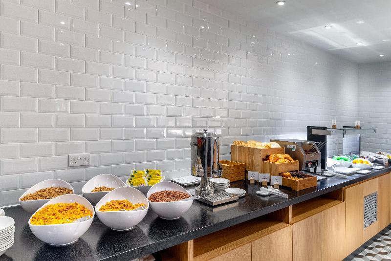 هتل Holiday Inn Express London Heathrow T4, An Ihg