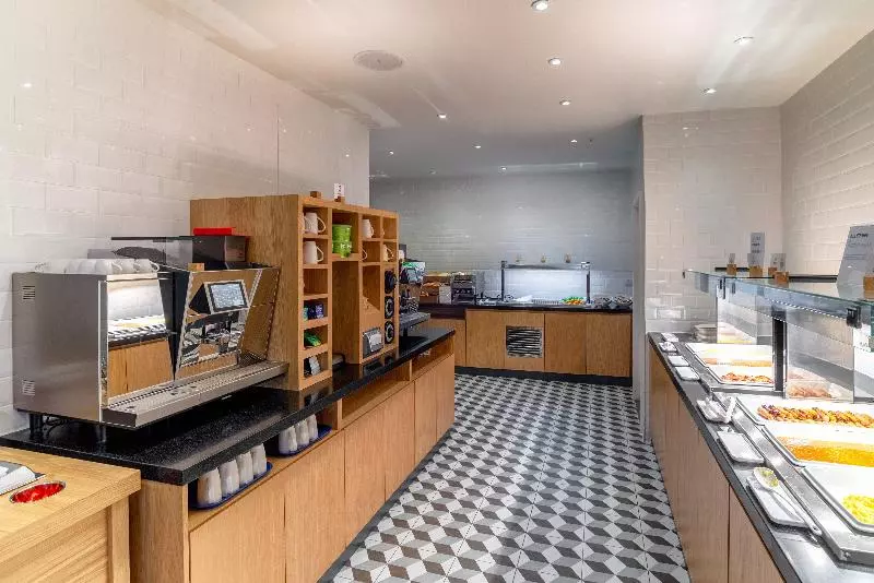 Hotelli Holiday Inn Express   London Heathrow T4, An Ihg