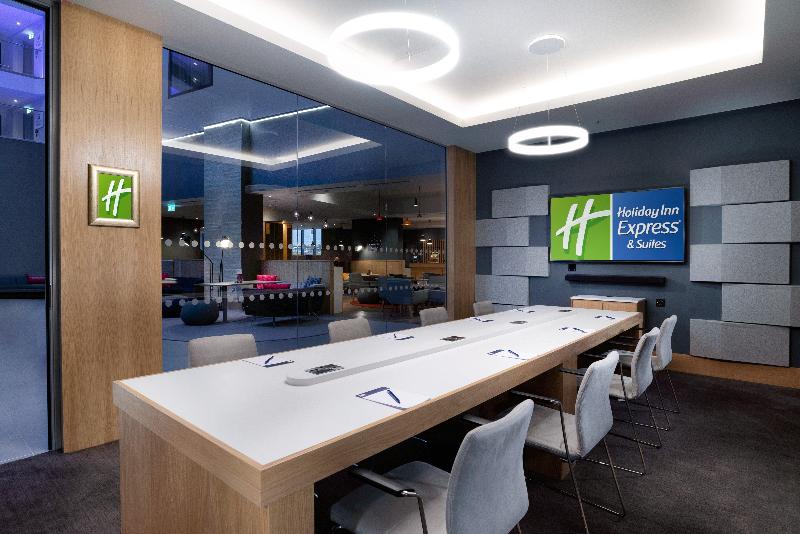 هتل Holiday Inn Express London Heathrow T4, An Ihg