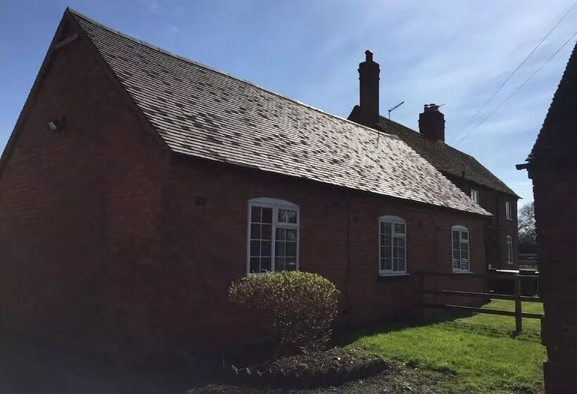 هتل Illshaw Heath Farm Guest Lodge