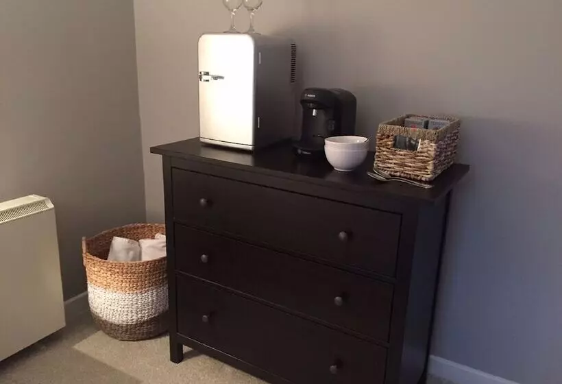 هتل Illshaw Heath Farm Guest Lodge