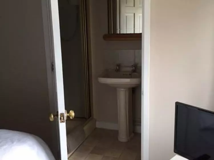 هتل Illshaw Heath Farm Guest Lodge